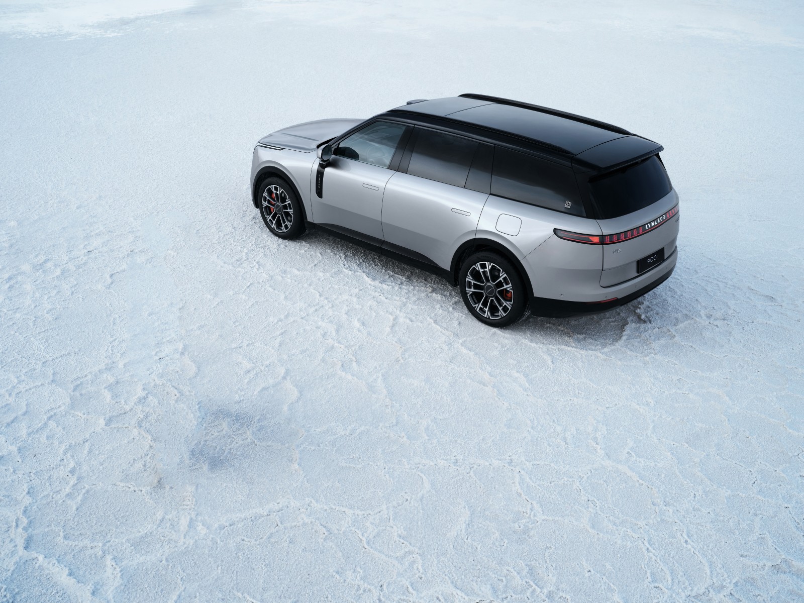 Lynk & Co 900 Base
